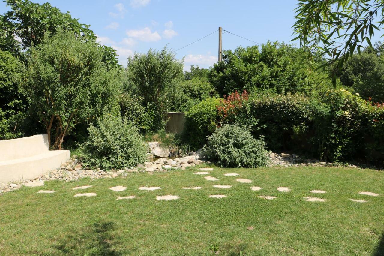 Charmante Maison De Village Cucuron Exterior foto